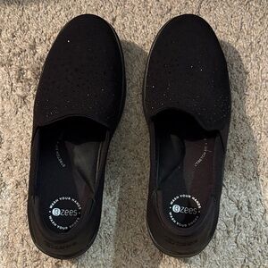 Bzees Women's Black Sparkle Slip-On Flats